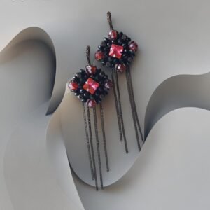 Auskarai su stiklo kristalais ir grandinele