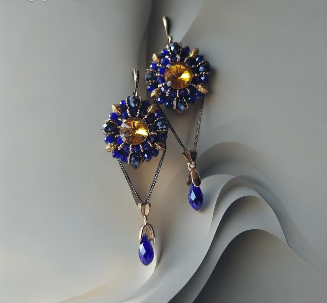 Auskarai su stiklo kristalais melyni