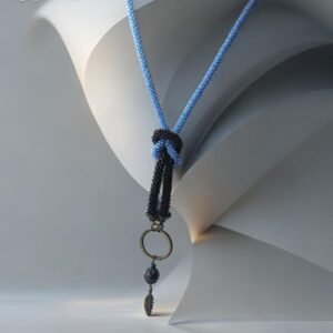 Kaklo pakabukas žguto pynė