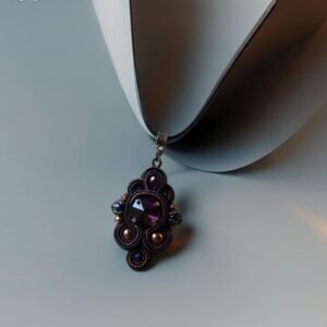 trumpas sutazo pakabukas