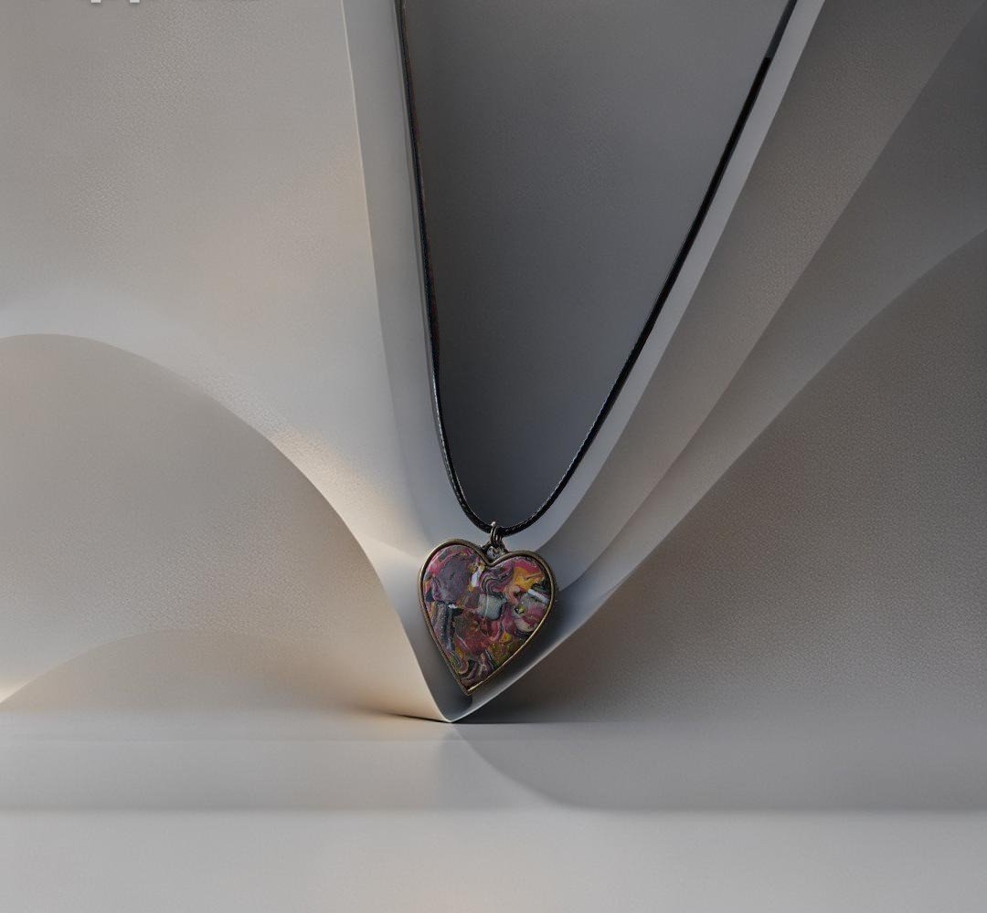 molis trumpas pakabukas raudonas