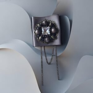 Sagės su stiklo kristalais