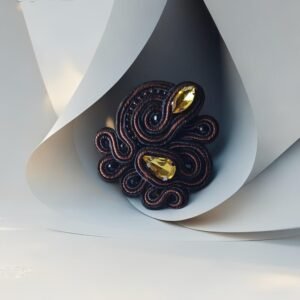 Sutažinės sagės su stiklo kristalais