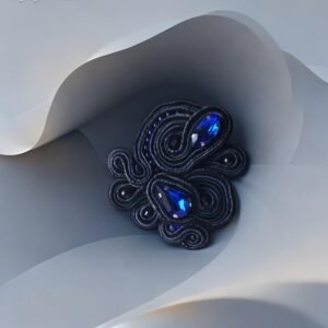 Sutažinės sagės su stiklo kristalais