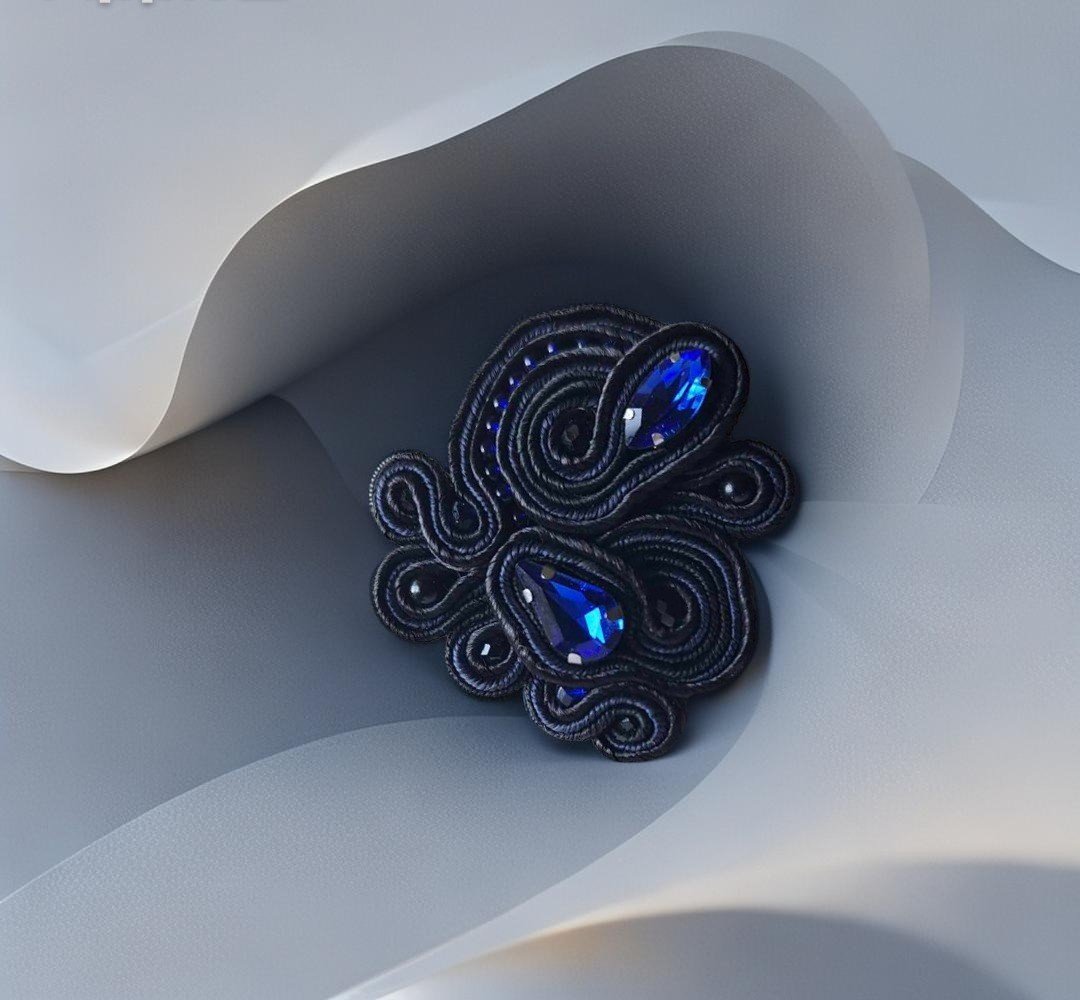 Sutažinės sagės su stiklo kristalais