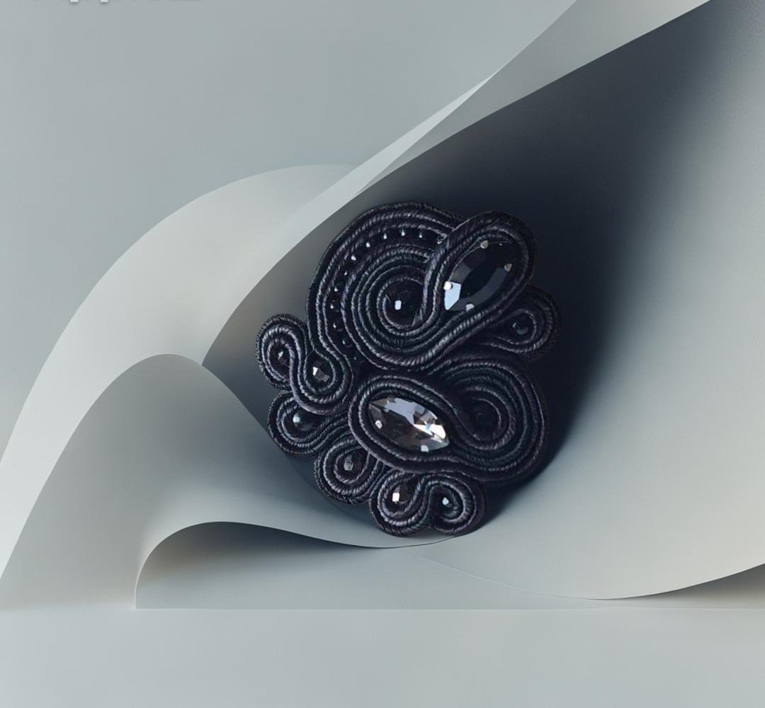 Sutažinės sagės su stiklo kristalais